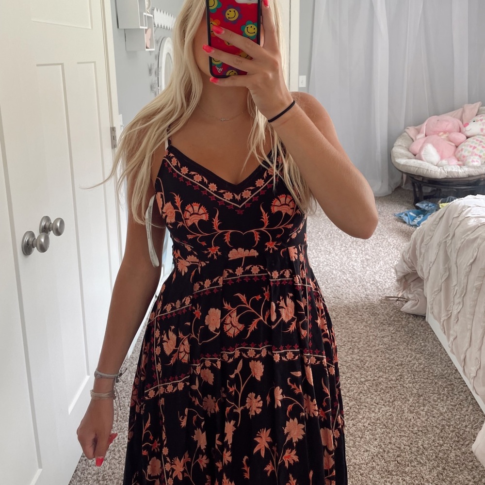 Flowy dress from a boutique - Picture 2 of 4